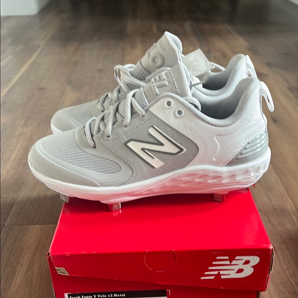 New Balance Women’s Metal 🥎 Cleats